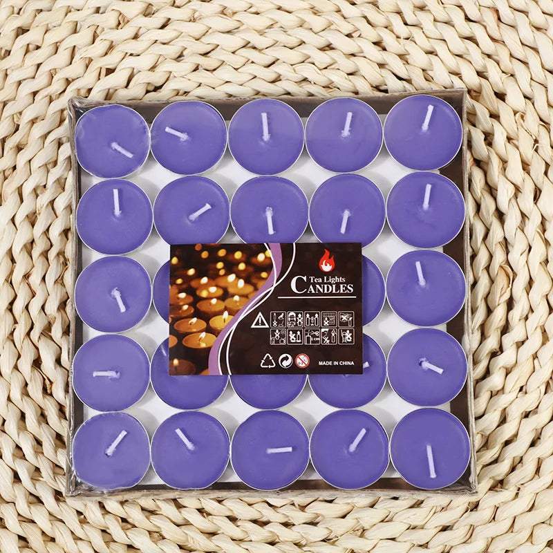 50 Teelichter: runde Kerzen in Amethyst-Purpur mit Docht, im Karton-Set