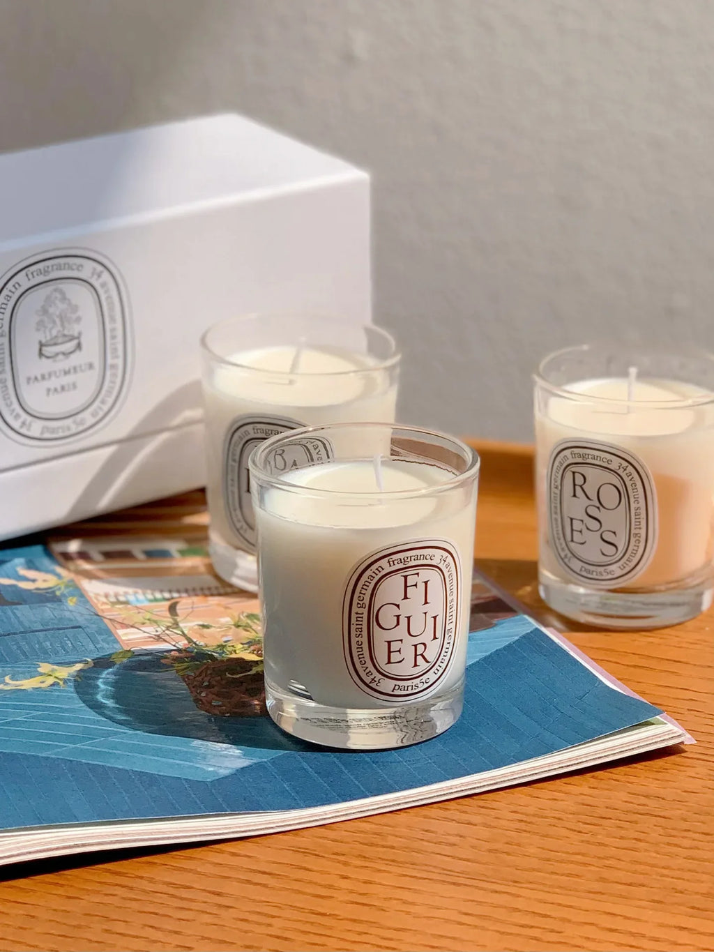 Duftkerzen im Glas: FIGUIER und ROSES auf Tablett