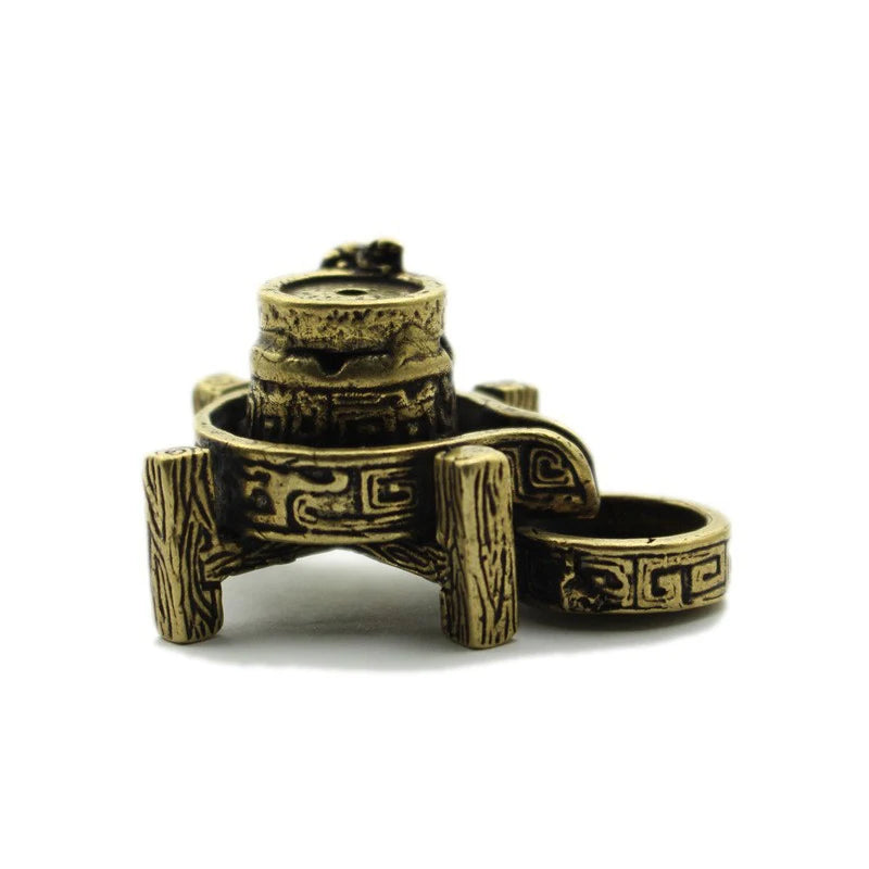 Antiker Bronze-Backflow-Incense-Stand mit drei Beinen und runder Schale