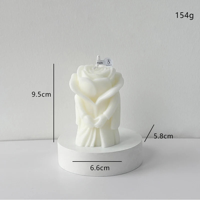 White rose-shaped candle figure on a round base, size 9.5 cm, 154 g