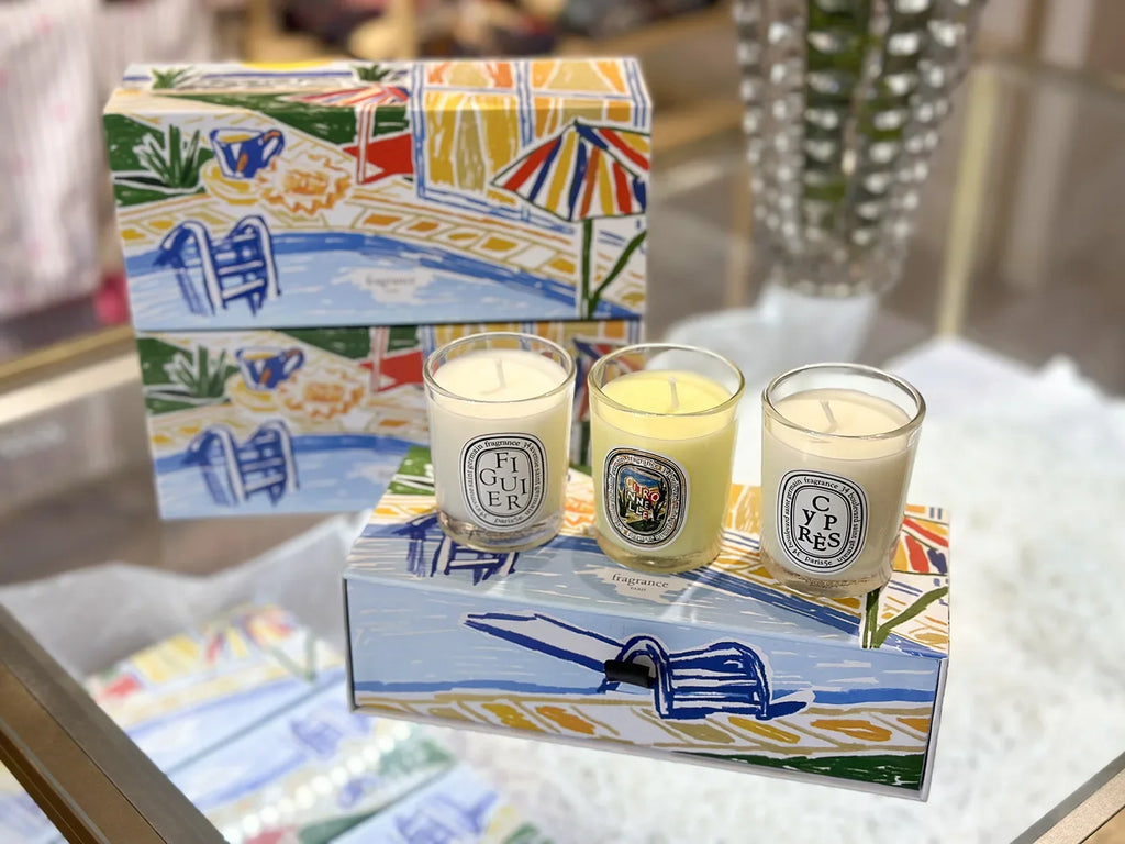 Trois bougies parfumées botanique 190 g dans leurs pots en verre, mèches visibles.