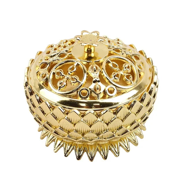 Goldfarbenes Lotus-Räuchergefäß mit runder Öffnung und ornamentalen Griffen oben