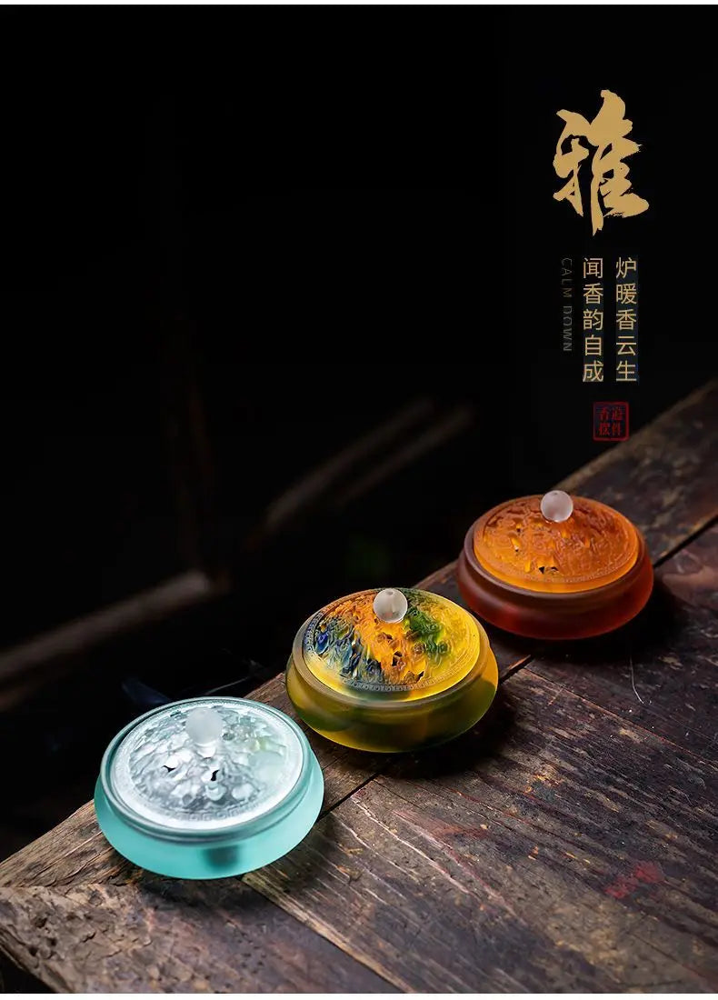 琥珀色、红色与青绿色玻璃香器组合套装