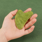 The Jade Ritual Face & Body Roller, Herz-Form in hellgrünem Forest Jade